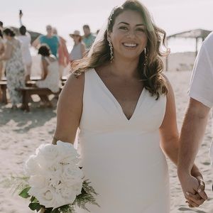 Maggie sottero minimalist bride dress. Perfect material